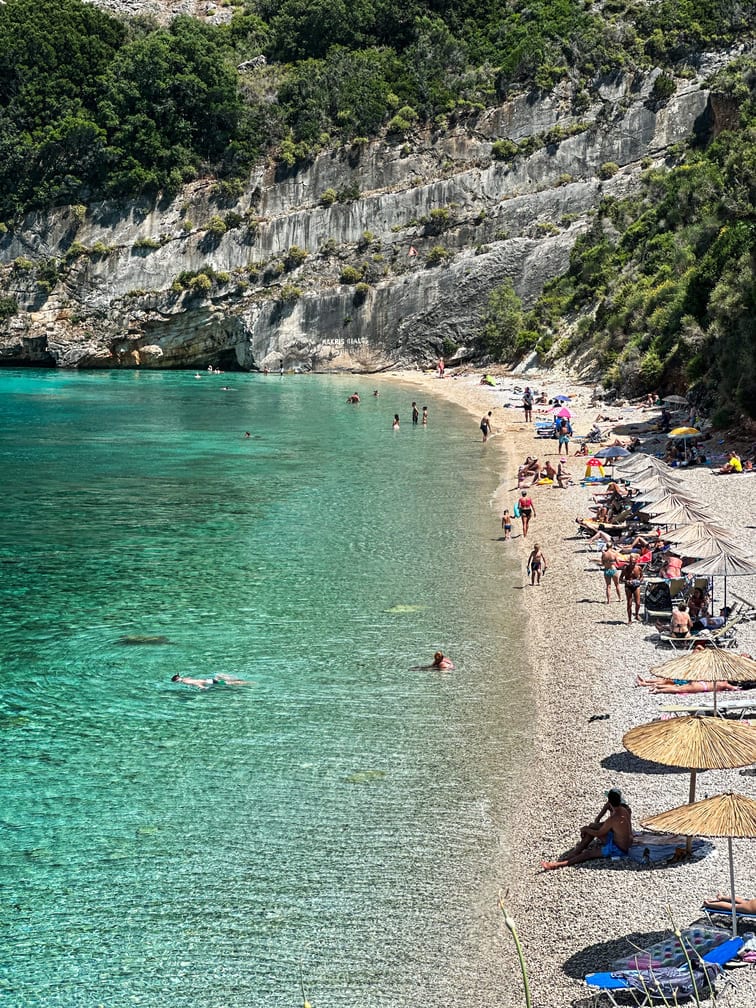 Makris Gialos beach