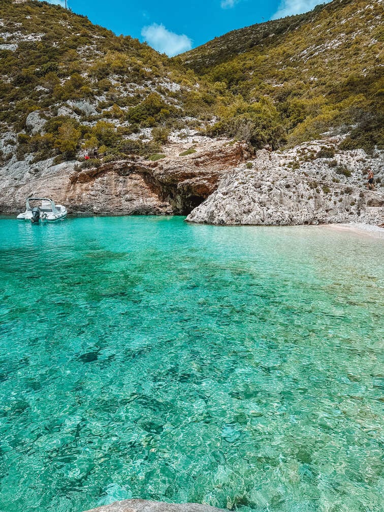 Porto Vromi beach